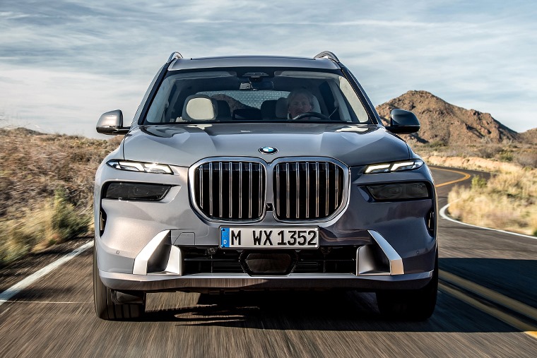 2022 BMW X7 luxury SUV revealed
