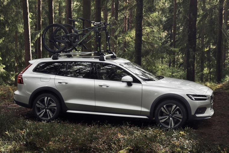 Volvo V60 Cross Country Aims To Make Estates Rugged Again Pricing 238219 New Volvo V60 Cross Country Exterior