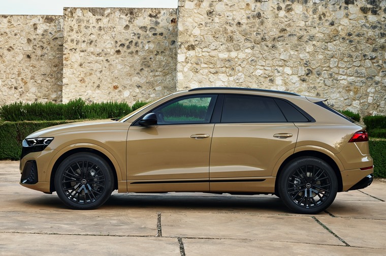 Audi Q8 side