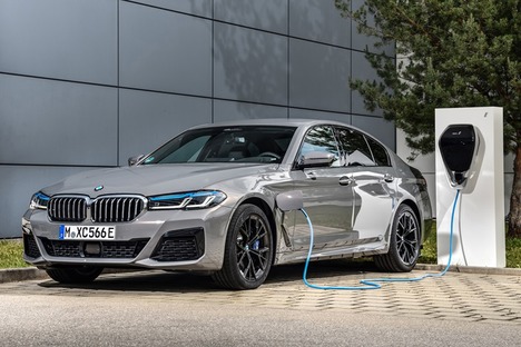 BMW 545e revealed: Range-topping plug-in hybrid on the way