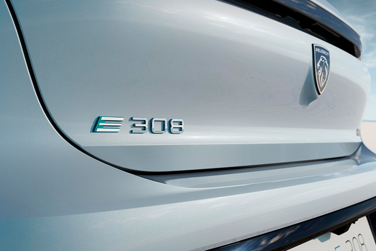 Peugeot reveals the 308 SW in two PHEV versions
