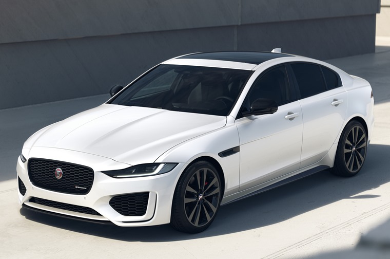 Jag_XE_22MY_01_R-Dynamic_Black_Front_3-4_250821