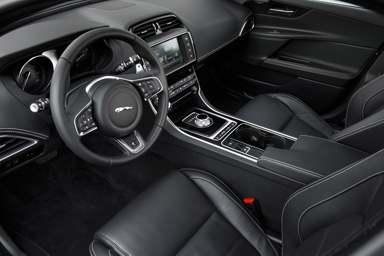 First Drive Review Jaguar Xe 2016 Leasing Jaguar Xe 2016 Bluefire Interior Cabin
