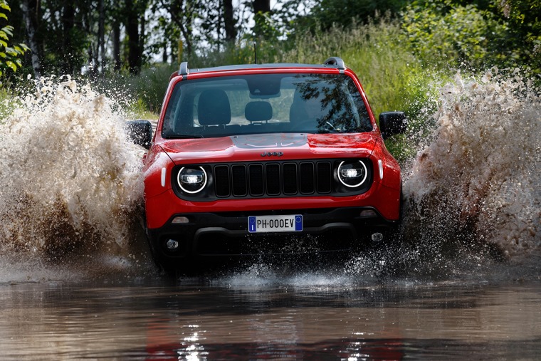 Jeep Renegade 4xe PHEV driving