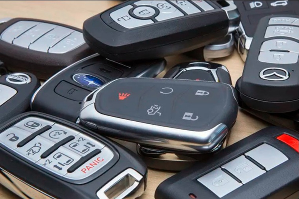 Premium Vector  Immobilizer key fob and a pair of car ignition keys
