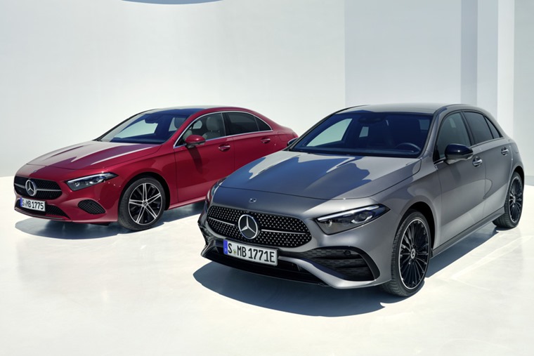 Mercedes-Benz A 250 e Hatchback: fuel consumption combined, weighted (WLTP) 1,1-0,8 l/100 km, electric energy consumption combined, weighted (WLTP) 17.0-15.0 kWh/100km, CO2 emissions combined, weighted (WLTP) 25-18 g/km [2]; exterior: mountain grey, AMG line
 
[2] The stated figures are the measured "WLTP CO2 figures" in accordance with Art. 2 No. 3 of Implementing Regulation (EU) 2017/1153. The fuel consumption figures were calculated on the basis of these figures. Electric energy consumption was determined on the basis of Commission Regulation (EU) 2017/1151. / Mercedes-Benz A-Class saloon; exterior: patagonia red MANUFAKTUR; progressive line