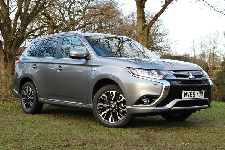 Review Mitsubishi Outlander Phev 2016 Leasing Mitsubishi Outlander Phev 2016 Grey Front Static