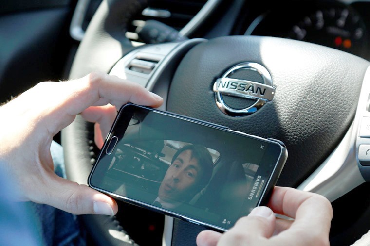 Nissan becomes first manufacturer to sell a car on Twitter Nissan becomes first manufacturer to sell a car on Twitter