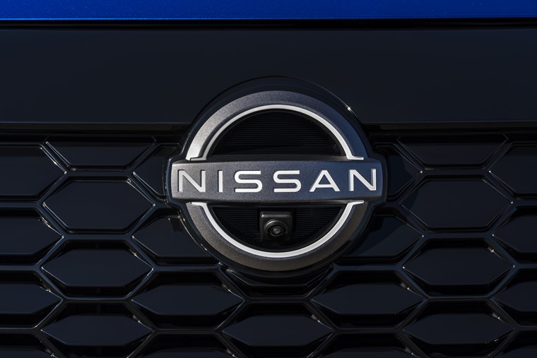 Nissan_Juke_Hybrid_BlueDetail_002.JPG
