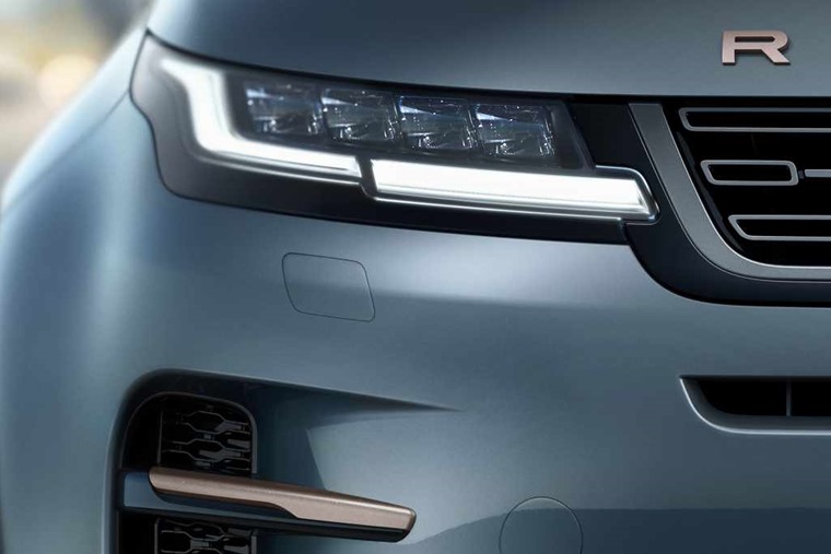 Range Rover Evoque 2023 front grille