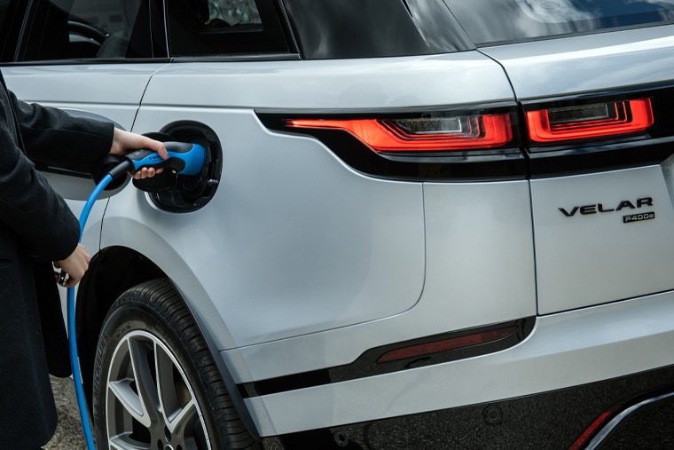 Land Rover Range Rover Velar 2021 charging
